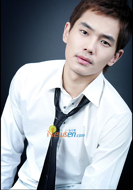 温宙完 Ju-wan On照片