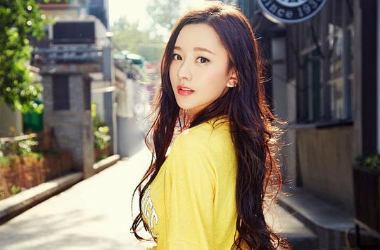 闫笑 Xiao Yan照片