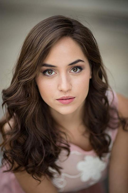 蕾·瓦蕾拉 Rae Varela照片