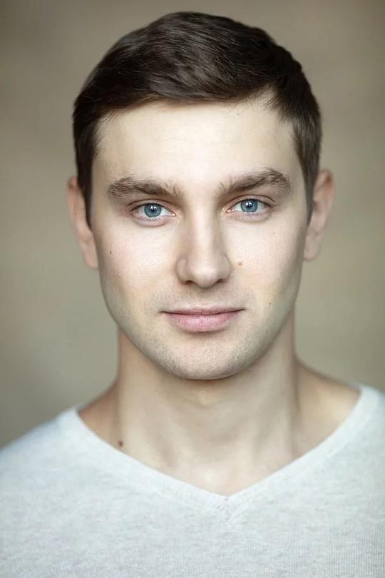 伊利亚·伊林尼赫 Ilya Ilinykh照片