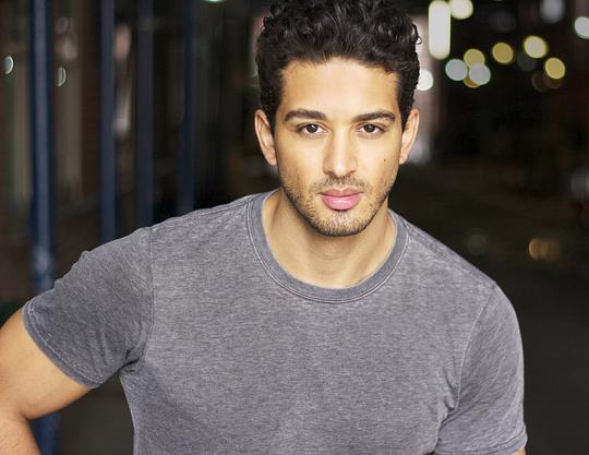 查尔斯·胡斯托 Charles Justo照片