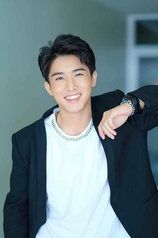 萨米特彭·萨库朋柴 Samitpong Sakulpongchai照片