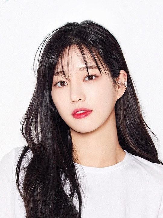 李侑菲 Yoo-Bi Lee照片