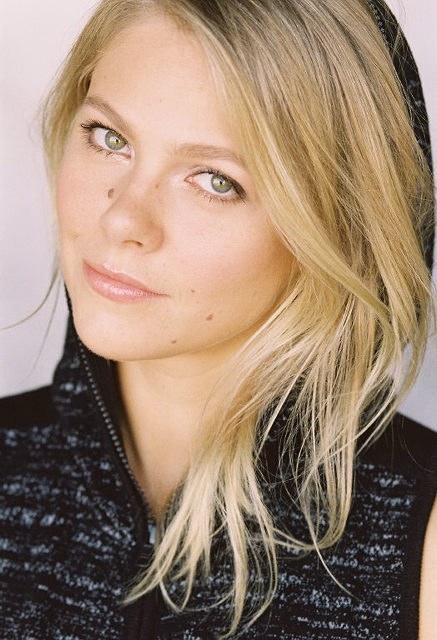 莉莉·考尔斯 Lily Cowles照片