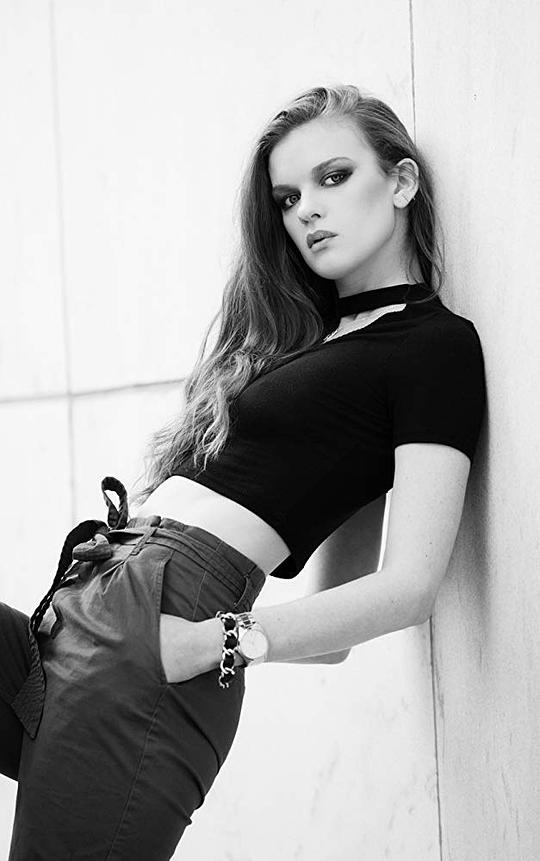 艾米丽·托尔斯 Emily Towles照片