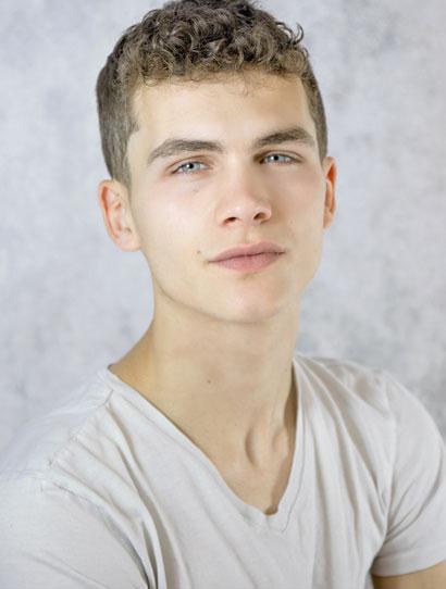 塞尔希奥·卡斯特利亚诺斯 Sergio Castellanos照片