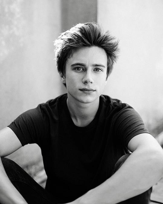 阿克塞勒·奥赫扬 Axel Auriant照片