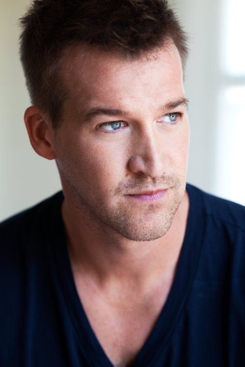 肯尼思·米切尔 Kenneth Mitchell照片