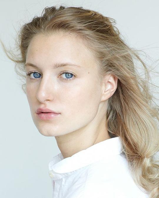 莉莉·恩格勒特 Lilly Englert照片