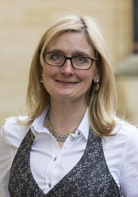 葛蕾熙达·柯维尔 Cressida Cowell照片