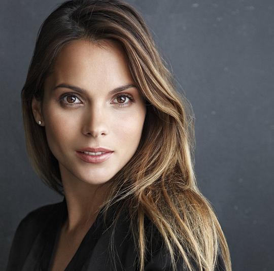 费尔南达·多罗吉 Fernanda Dorogi照片