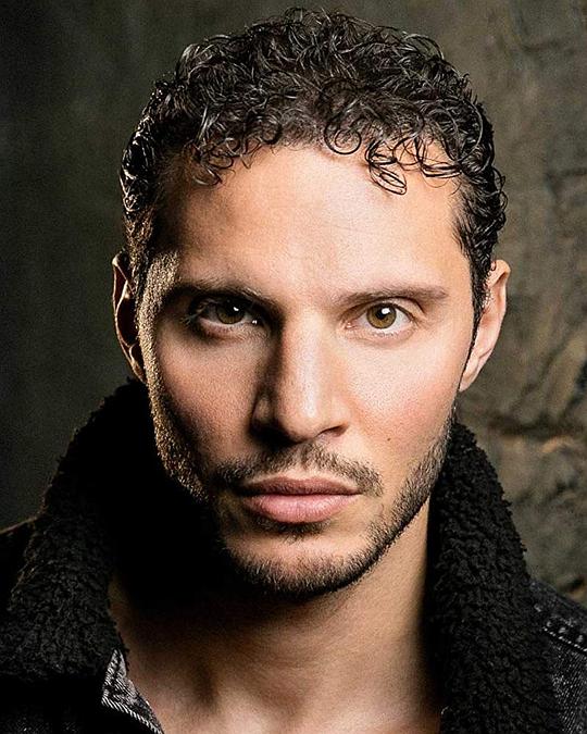 克里斯托弗·埃万格罗 Christopher Evangelou照片