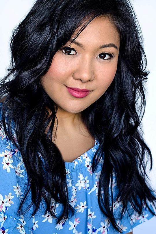 马洛里·露 Mallory Low照片