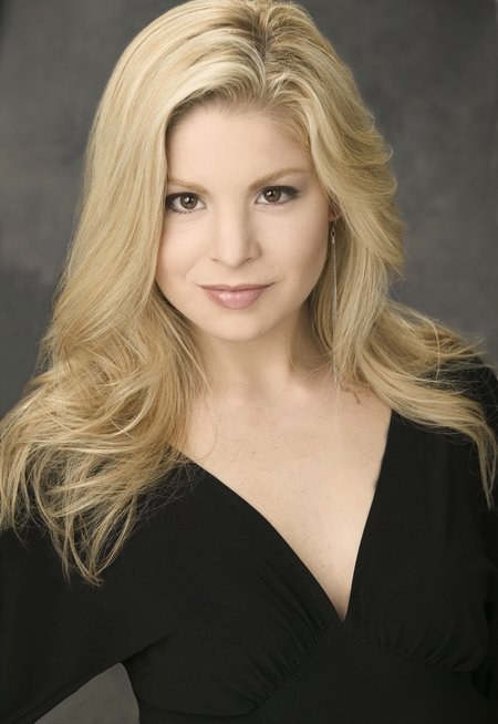 安妮·麦克代尼尔斯 Anne McDaniels照片