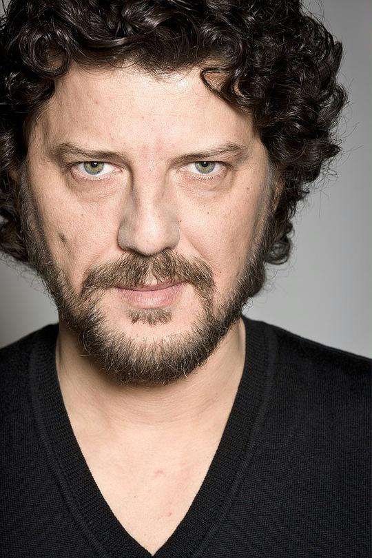 伊尔卡·阿克苏穆 Ilker Aksum照片