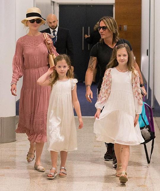 桑迪·萝丝·厄本 Sunday Rose Urban照片