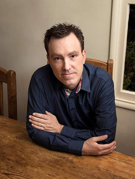 托拜厄斯·伊康尼斯 Tobias Iaconis照片