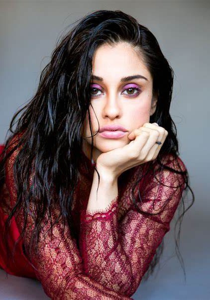 维特·蒙雷尔 Yvette Monreal照片