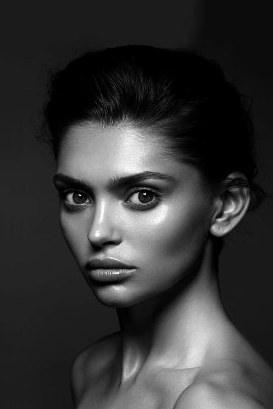 瓦莱丽娅·卡拉曼 Valeriia Karaman照片