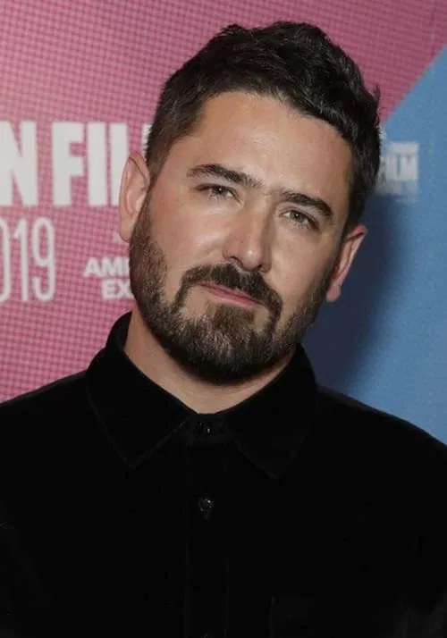 罗根·费纳根 Lorcan Finnegan照片