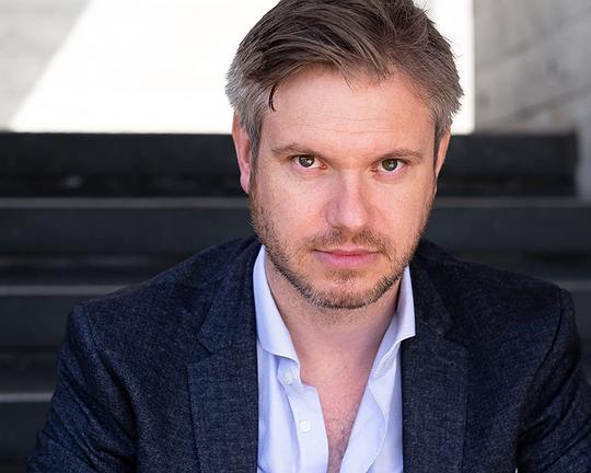 奥利佛·伯奇 Oliver Birch照片