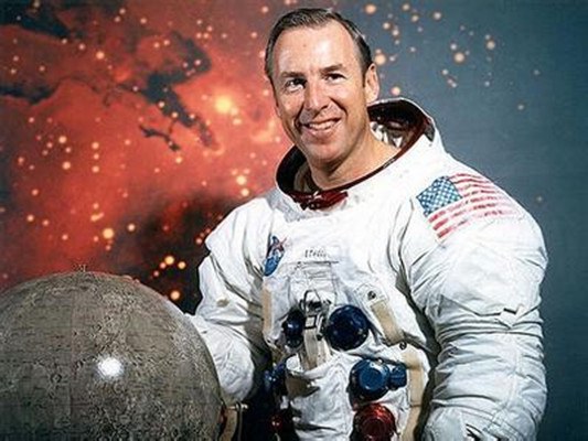 吉姆·洛威尔 Jim Lovell照片