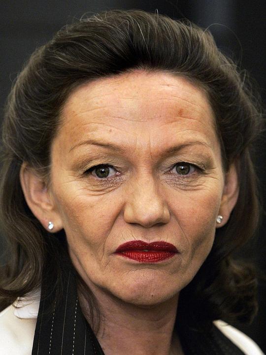 卡琳·纽荷瑟 Karin Neuhäuser照片