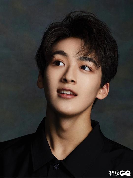 何洛洛 Luoluo He照片