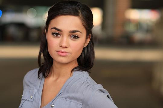 莎兹·拉亚 Shazi Raja照片