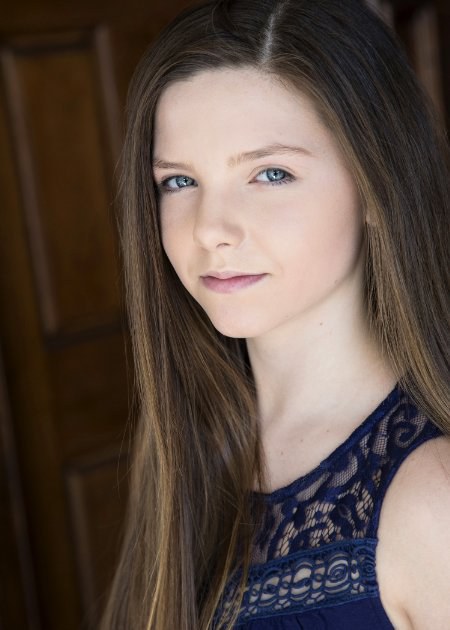 克洛伊·森格瑞 Chloe Csengery照片