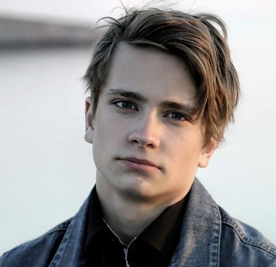 安东·福斯蒂克 Anton Forsdik照片