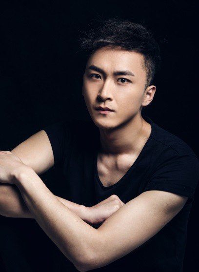 何若鹤 Ruohe He照片