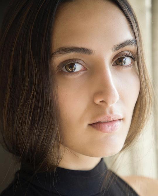 艾西瓦娅·德赛 Aishwarya Desai照片