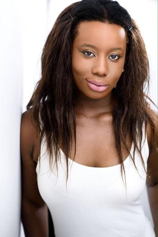 温妮·穆赞贝 Winnie Mzembe照片