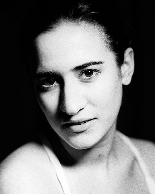 瑞贝卡·詹姆斯 Rebecca James照片