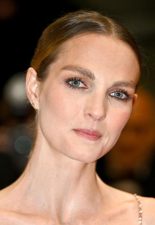 阿黛尔·辛法尔 Adèle Simphal照片