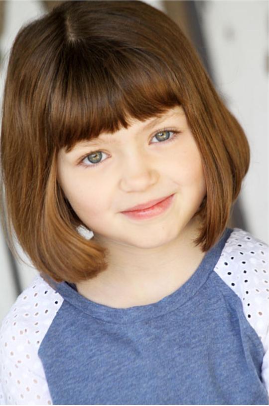 克莱尔·吉尔蕾 Claire Geare照片