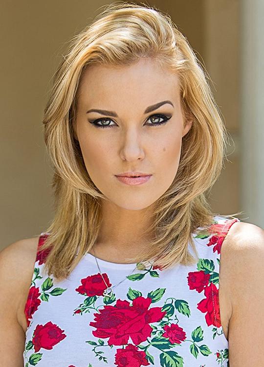 阿罗拉·凯瑟琳·史密斯 Alora Catherine Smith照片