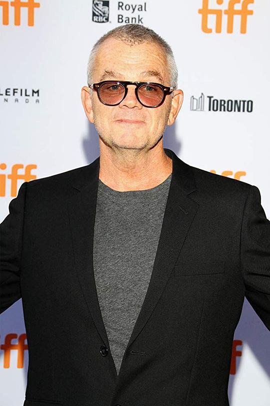 乔丹·罗伯茨 Jordan Roberts照片