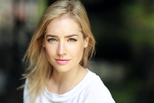 索菲·科尔库恩 Sophie Colquhoun照片