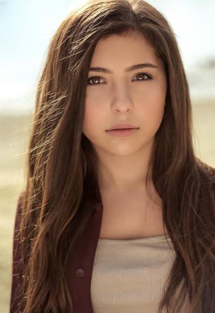 艾玛·特伦布莱 Emma Tremblay照片