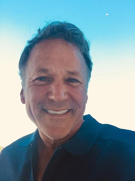 罗伯特·切斯纳特 Robert Chestnut照片