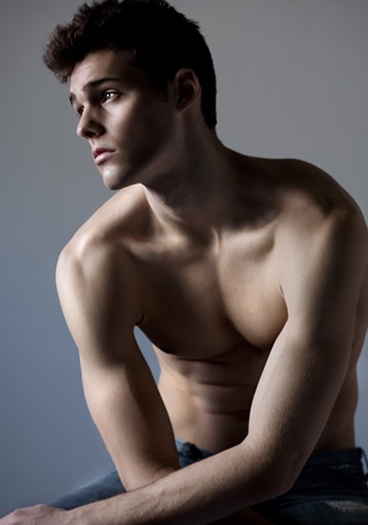 亚当·诺威尔 Adam Nowell照片