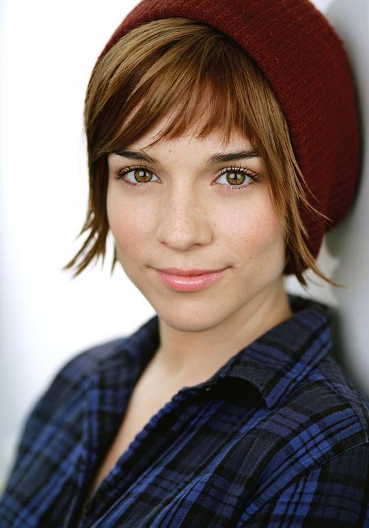 瑞内·菲利斯·史密斯 Renée Felice Smith照片