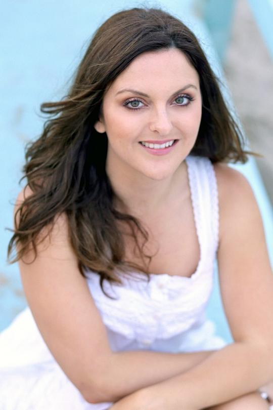 尼可拉·芬恩 Nichola Fynn照片