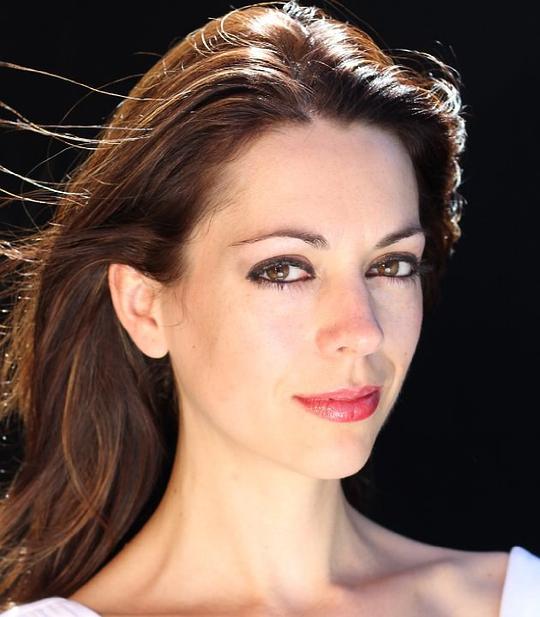 劳拉·柯尔孔 Laura Colquhoun照片