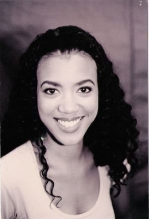 伊维特·桑德斯 Yvette Saunders照片