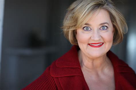 朱莉·安·多恩 Julie Ann Doan照片