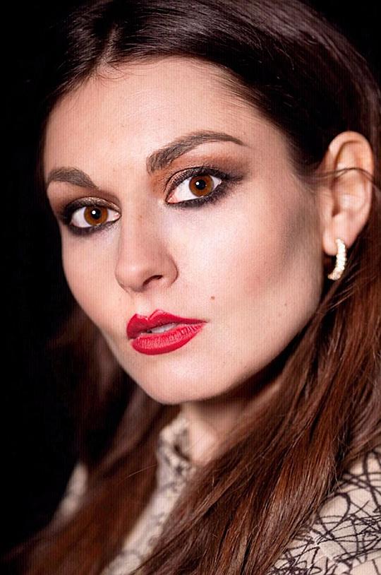 维多利亚·埃姆斯利 Victoria Emslie照片