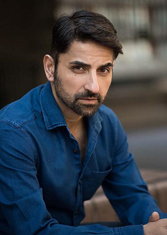 阿卡巴尔·库尔塔 Akbar Kurtha照片